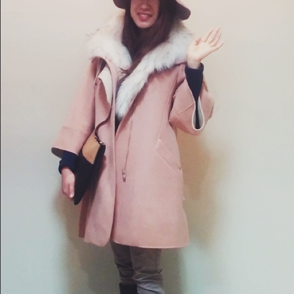 Peach wool coat with de/attachable fur - Picture 16 of 16